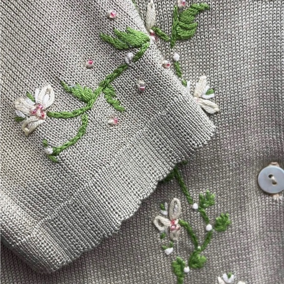 Cardigan Sweater Sleeveless Top Fitted August Silk Knits Vintage Embroidered - Picture 4 of 10